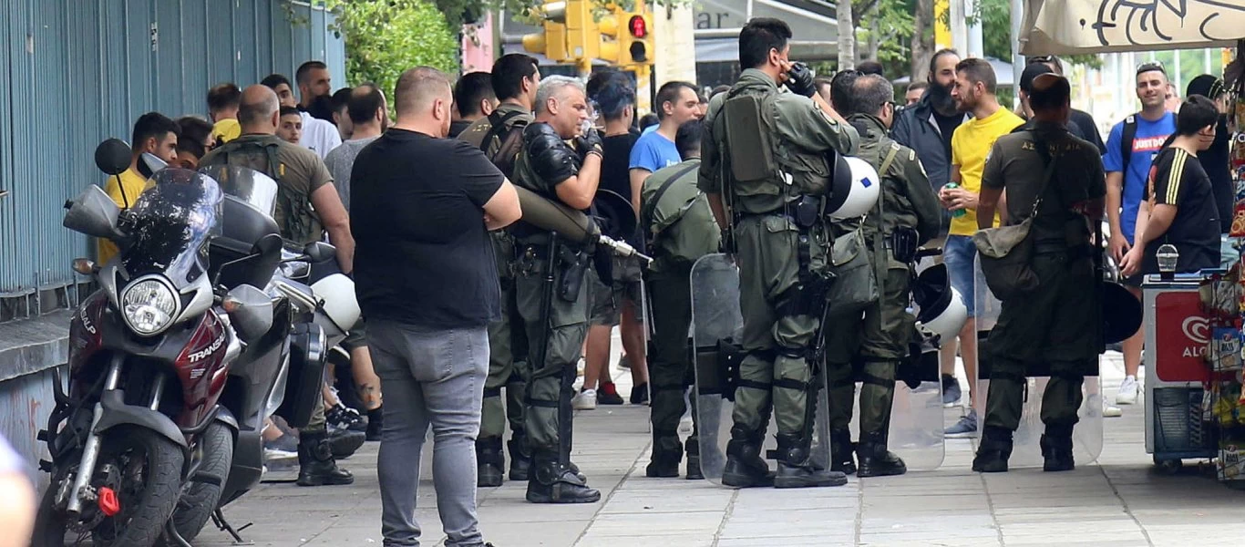 Άρης - ΑΕΚ: Χαμός έξω από το «Κλ. Βικελίδης» - Ψυχολογικές «ντόπες» από τον κόσμο (φώτο)